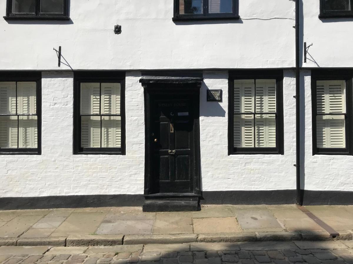 "Wesley House" Historic Home In Town Centre With Parking Shrewsbury Eksteriør bilde